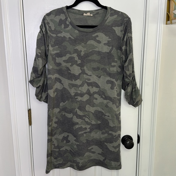 Jane and Delancey Green Casual Raglan Long Sleeve Shirt - Picture 2 of 9